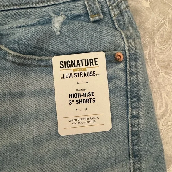NWT Levi’s Jean Shorts - Picture 3 of 9
